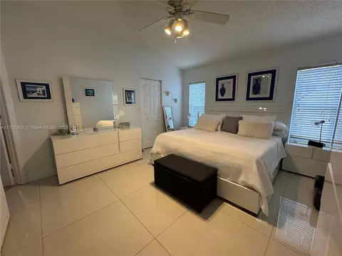 Undisclosed, Miami, FL 33196 photo 5