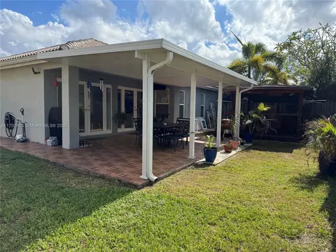 Undisclosed, Miami, FL 33196 photo 18