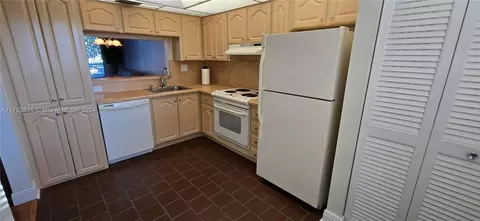 1101 Colony Point Cir #219, Pembroke Pines, FL 33026