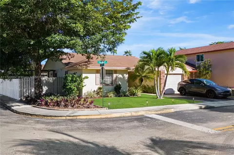 13991 Dominion Pl, Davie, FL 33325