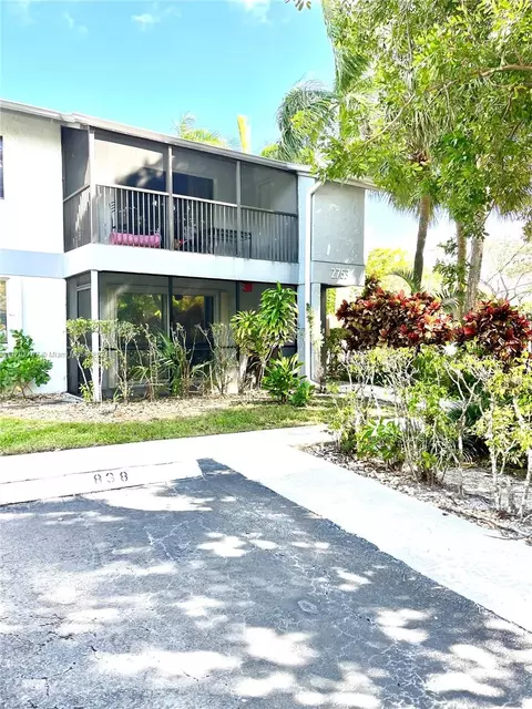 2753 S Oakland Forest Dr #104, Oakland Park, FL 33309