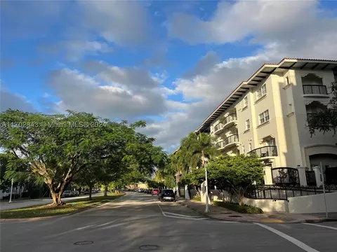 50 Alhambra Cir #310, Coral Gables, FL 33134