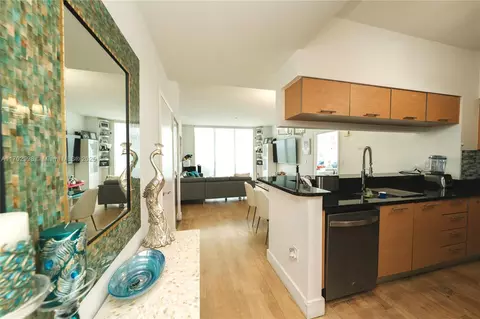 31 SE 5th St #3817, Miami, FL 33131