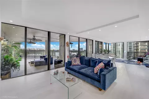 2901 S Bayshore Dr #15G, Miami, FL 33133
