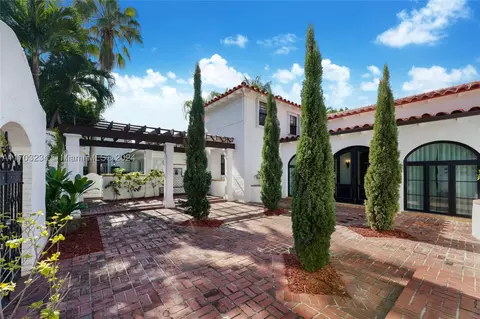 5660 Pine Tree Dr, Miami Beach, FL 33140