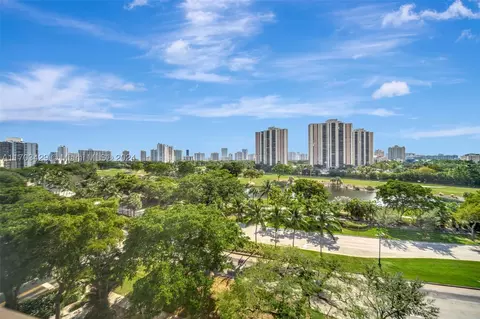 20500 W Country Club Dr #817, Aventura, FL 33180