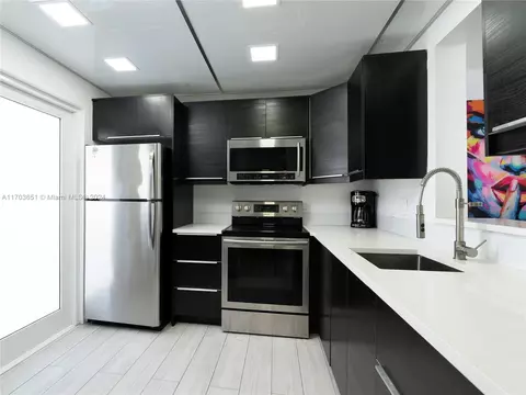 319 NE 14th Ave #506, Hallandale Beach, FL 33009