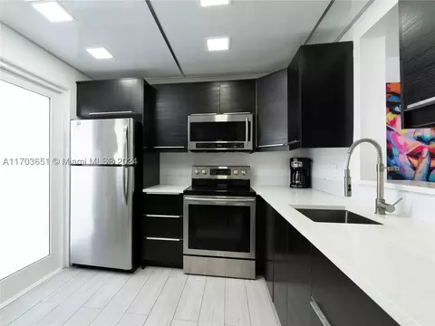 319 NE 14th Ave #506, Hallandale Beach, FL 33009