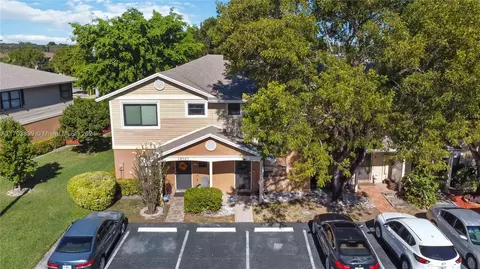 10561 NW 8th St #-, Pembroke Pines, FL 33026