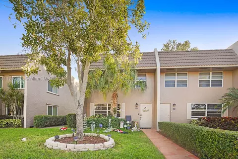 9050 NW 28th St #116, Coral Springs, FL 33065