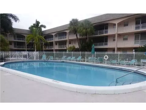 541 Blue Heron Dr #119, Hallandale Beach, FL 33009