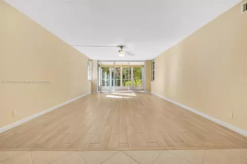 933 Cypress Grove Dr #203, Pompano Beach, FL 33069