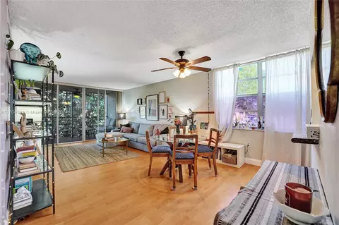 9430 Tangerine Pl #207, Davie, FL 33324