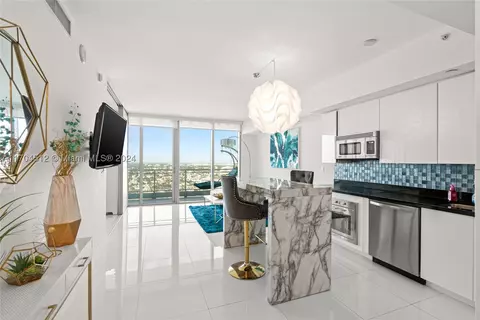 92 SW 3rd St #4907, Miami, FL 33130