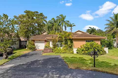 2269 Nova Village Dr, Davie, FL 33317