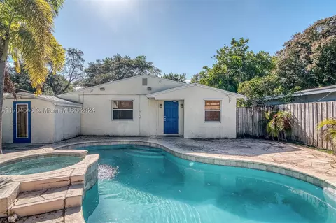 300 SW 14th Ct, Fort Lauderdale, FL 33315
