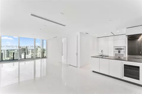 300 Biscayne Blvd Way #5209, Miami, FL 33131