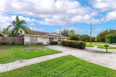 3860 Van Cott St, West Palm Beach, FL 33403