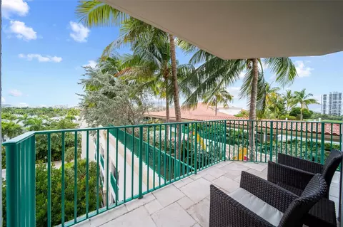 19900 E Country Club Dr #610, Aventura, FL 33180