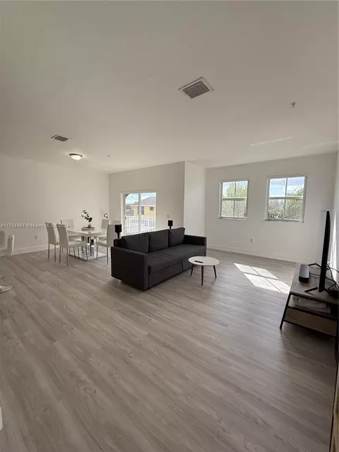 210 NW 109th Ave #211, Miami, FL 33172