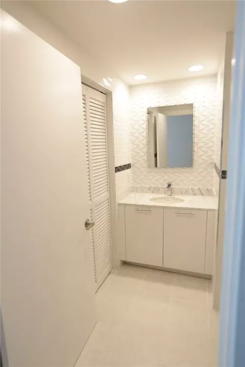 180 NE 169th Ter, North Miami Beach, FL 33162