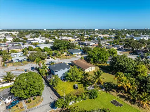 26 Sw Ter, West Park, FL 33023