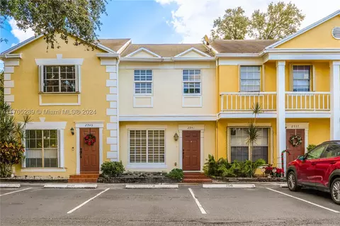 2941 Cambridge Ln, Hollywood, FL 33026