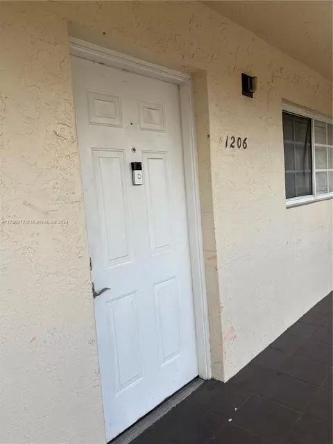 8851 NW 119th St #1206-1, Hialeah Gardens, FL 33018