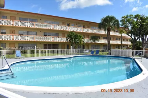 11855 NE 19th Dr #8, North Miami, FL 33181