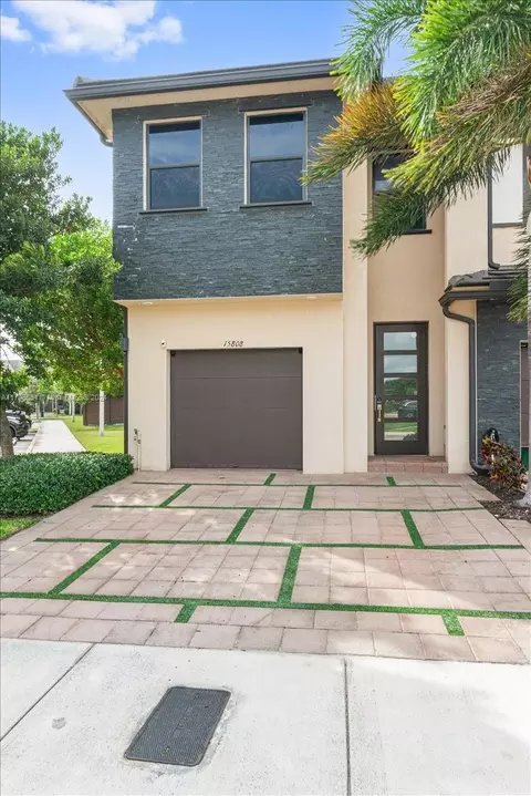 15808 NW 91st Ave, Miami Lakes, FL 33018