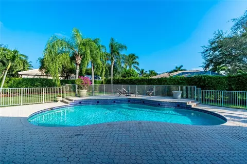 17650 SW 4th Ct, Pembroke Pines, FL 33029