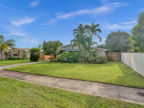 5940 NE 2nd Ave, Oakland Park, FL 33334