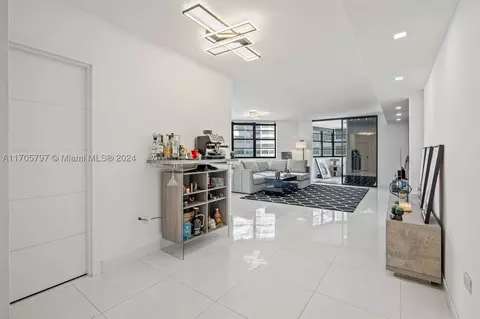 999 Brickell Bay Dr #705, Miami, FL 33131