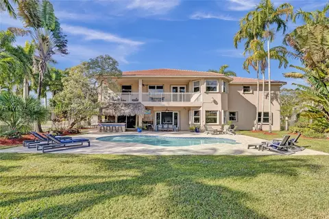 900 Tradewinds Bnd, Weston, FL 33327