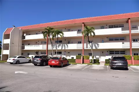 371 S Hollybrook Dr #310, Pembroke Pines, FL 33025