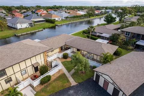 4289 Island Cir #2, Fort Myers, FL 33919
