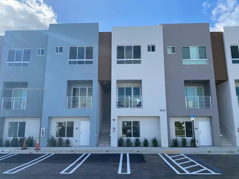 2505 NE 193rd St #4211, Miami, FL 33180