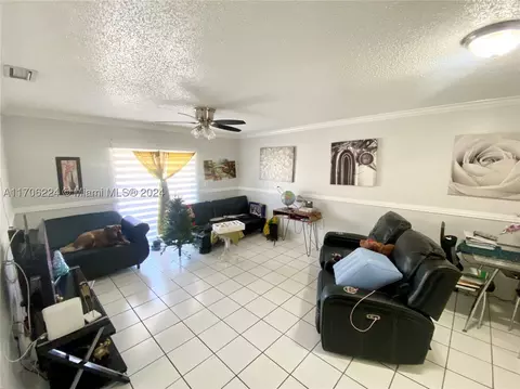 2925 W 80th St #221, Hialeah, FL 33018