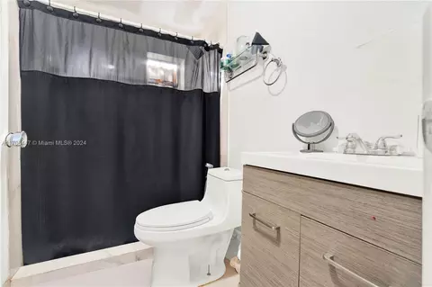 Bath - 703 E 37th St, Hialeah, FL 33013 photo 4 of 4