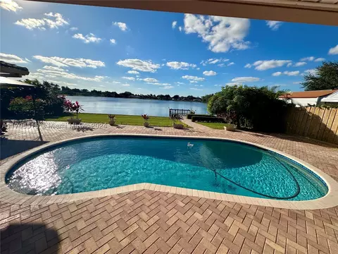 2080 NW 82nd Ter, Pembroke Pines, FL 33024