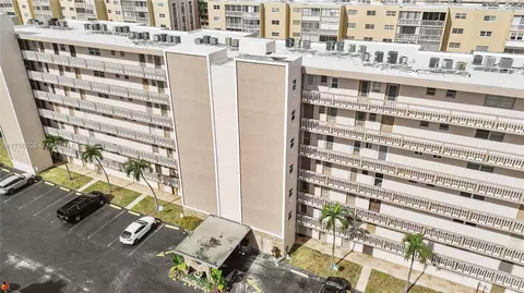 421 NE 14th Ave #203, Hallandale Beach, FL 33009