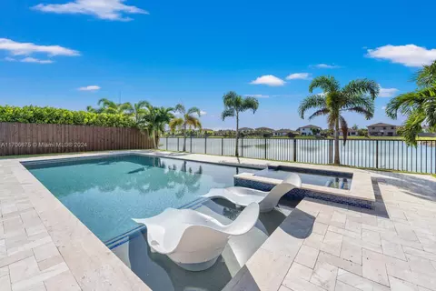 2450 SE 1st St, Homestead, FL 33033