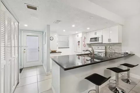3170 Holiday Springs Blvd #6-108, Margate, FL 33063