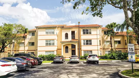 3400 N Pinewalk Dr N #915, Margate, FL 33063