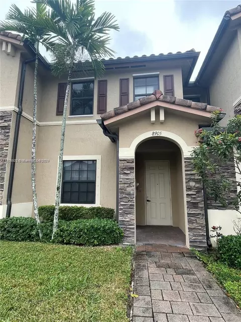 8905 W 35th Way, Hialeah, FL 33018
