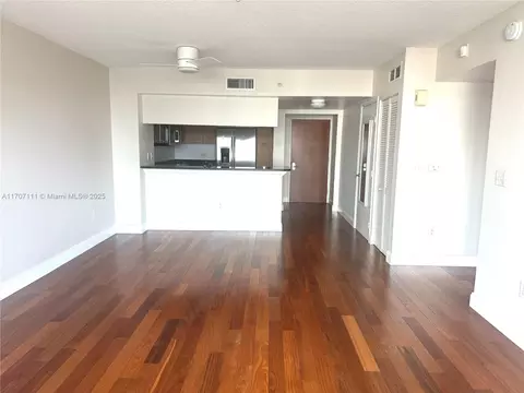 31 SE 5th St #1205, Miami, FL 33131