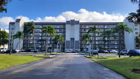 3150 W Rolling Hills Cir #101, Davie, FL 33328