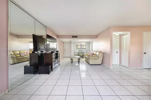 8415 SW 107th Ave #221W, Miami, FL 33173