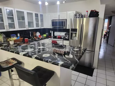 Kitchen - 1725 W 58th St, Hialeah, FL 33012 photo 2 of 3