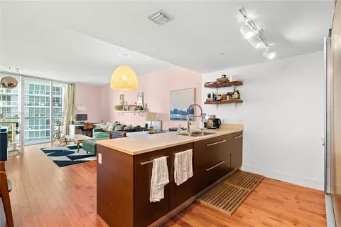 475 Brickell Ave #2711, Miami, FL 33131
